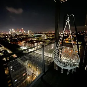 - Shadwell - Wrap Around Balcony W Scenic View London