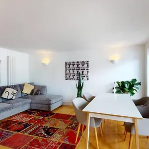 Lovely 2 Bedroom Flat Overlooking Canary Wharf London